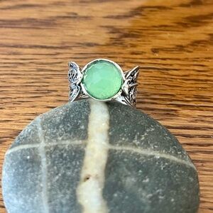 Elegant Silver Ring with Green Gemstone